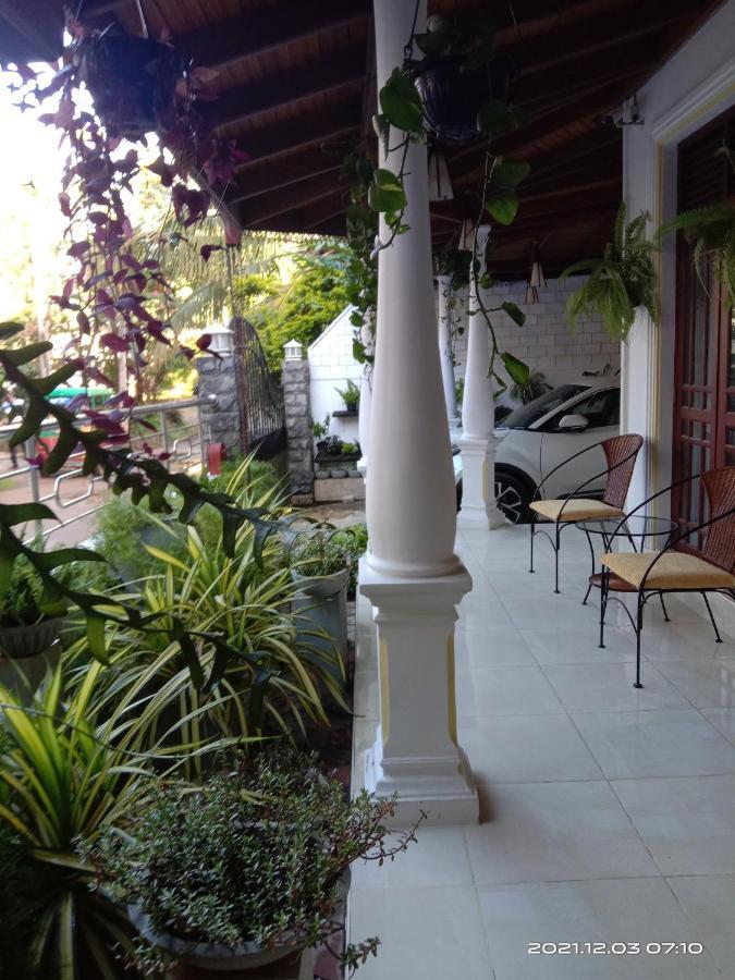 White House Ella Hotel Bagian luar foto