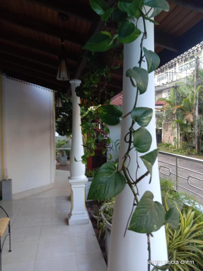 White House Ella Hotel Bagian luar foto