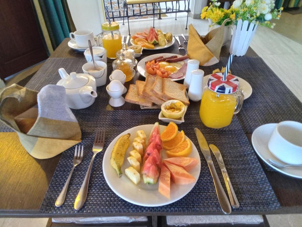 White House Ella Hotel Bagian luar foto