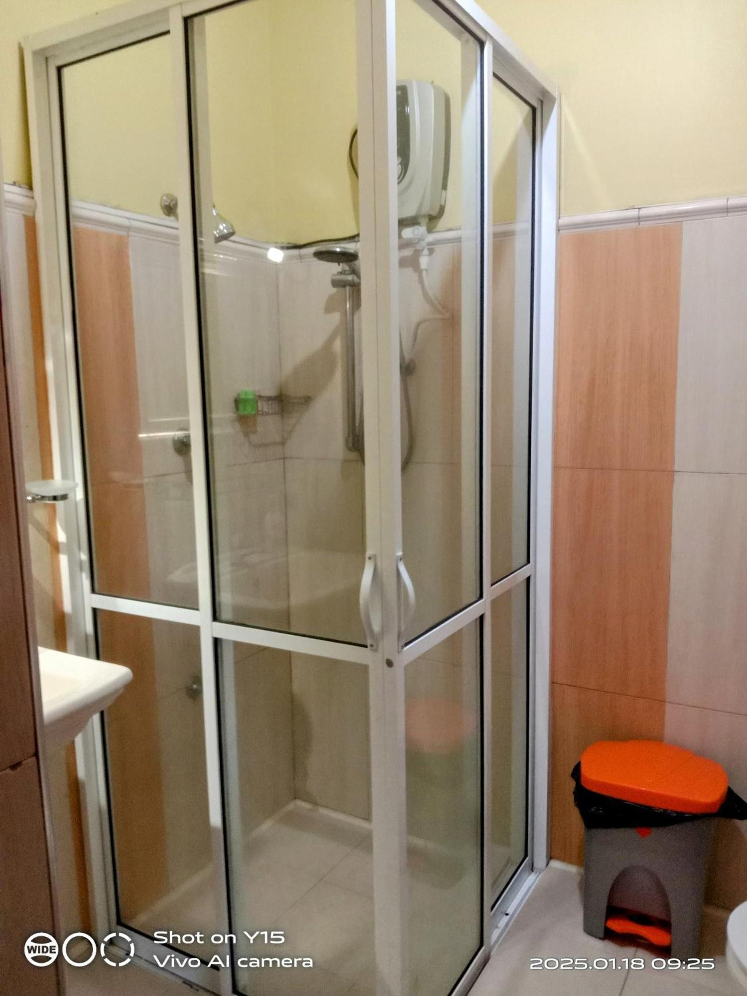 White House Ella Hotel Bagian luar foto