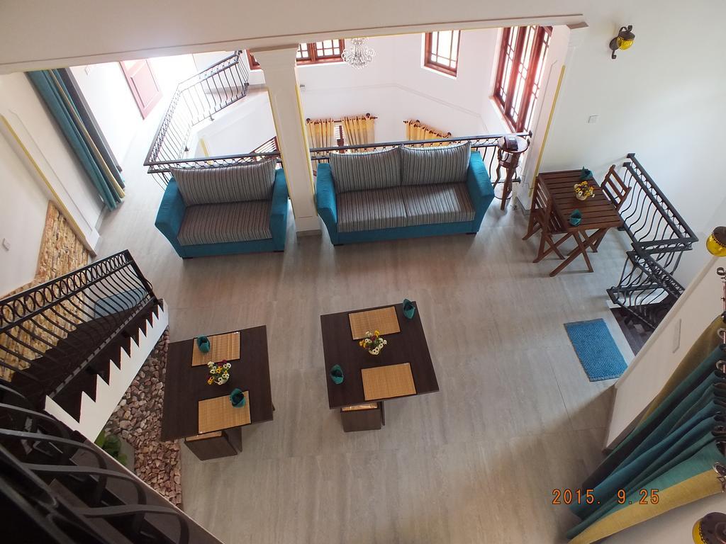 White House Ella Hotel Bagian luar foto