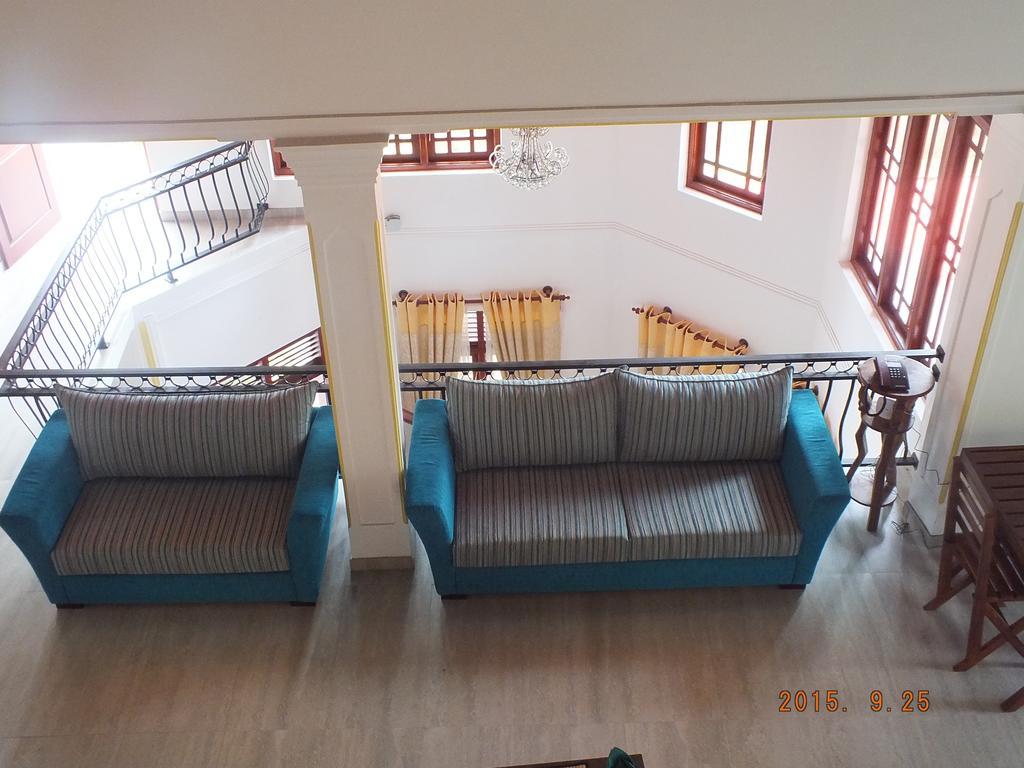 White House Ella Hotel Bagian luar foto