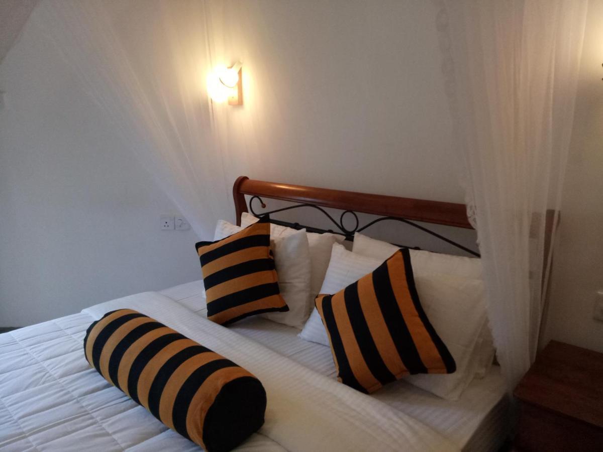 White House Ella Hotel Bagian luar foto