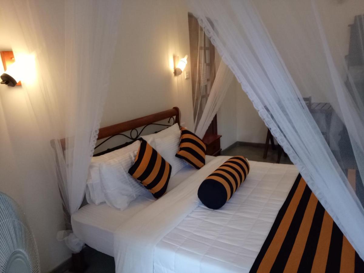 White House Ella Hotel Bagian luar foto