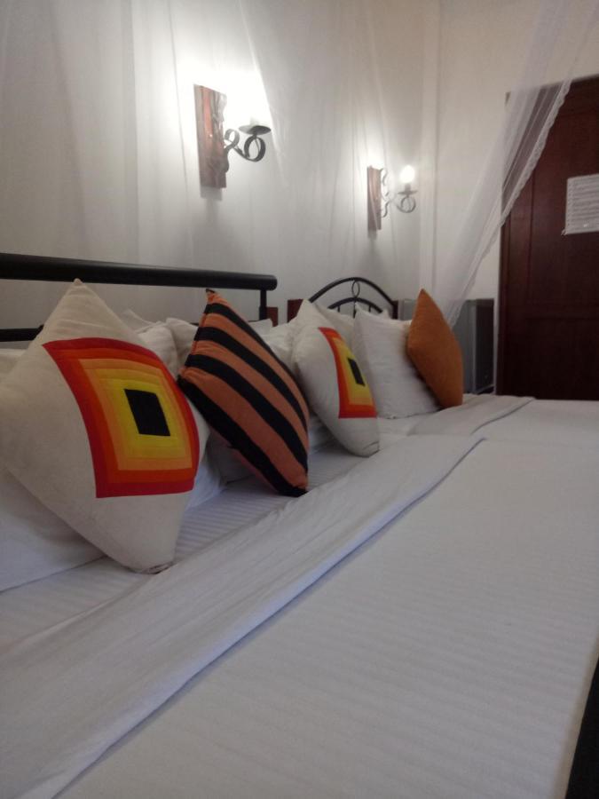 White House Ella Hotel Bagian luar foto