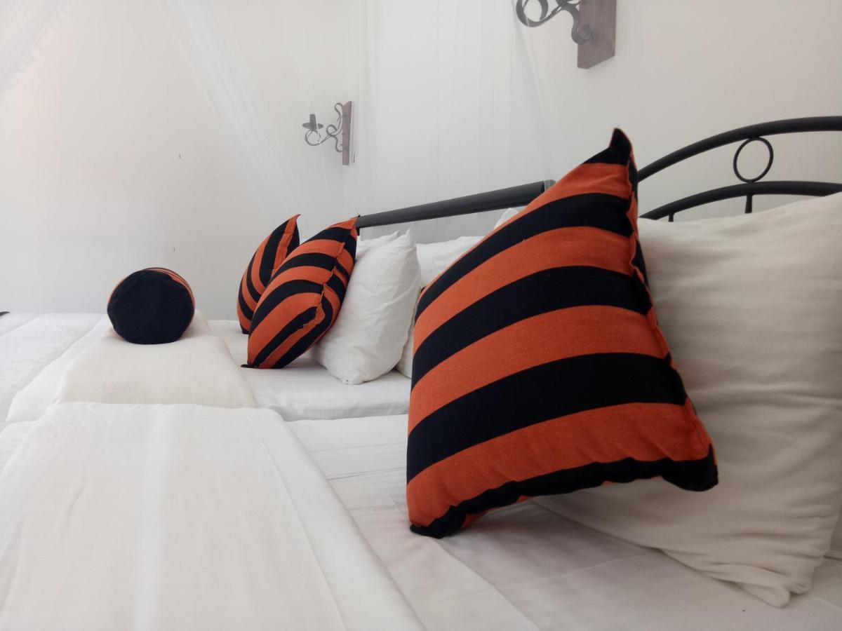 White House Ella Hotel Bagian luar foto